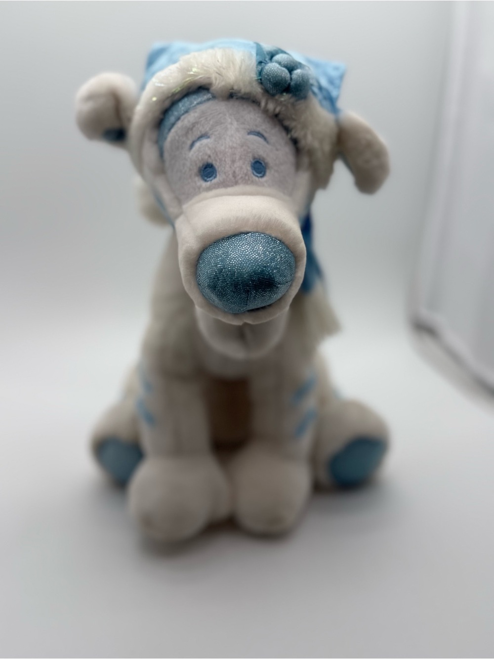 Disney Store Snowflake Tigger Plush White Winter Holiday Christmas 14”